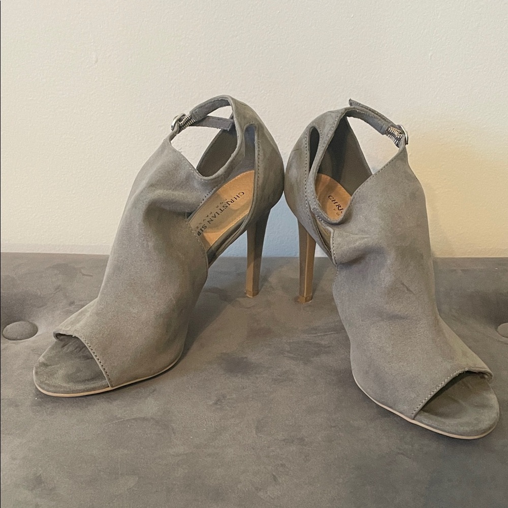 8 Wide Gray Peep-Toe Heels